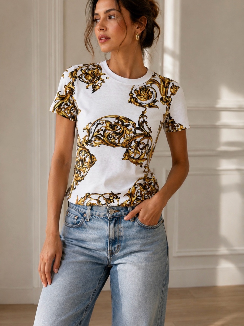 Versace White Tee Sz S (4) . Versace Jeans Couture collection - Picture 1 of 6